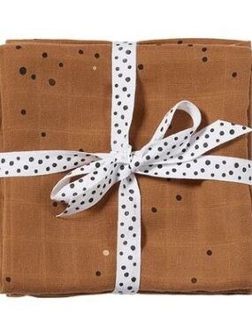 Done by deer dreamy dots pelene 120 x 120- oker